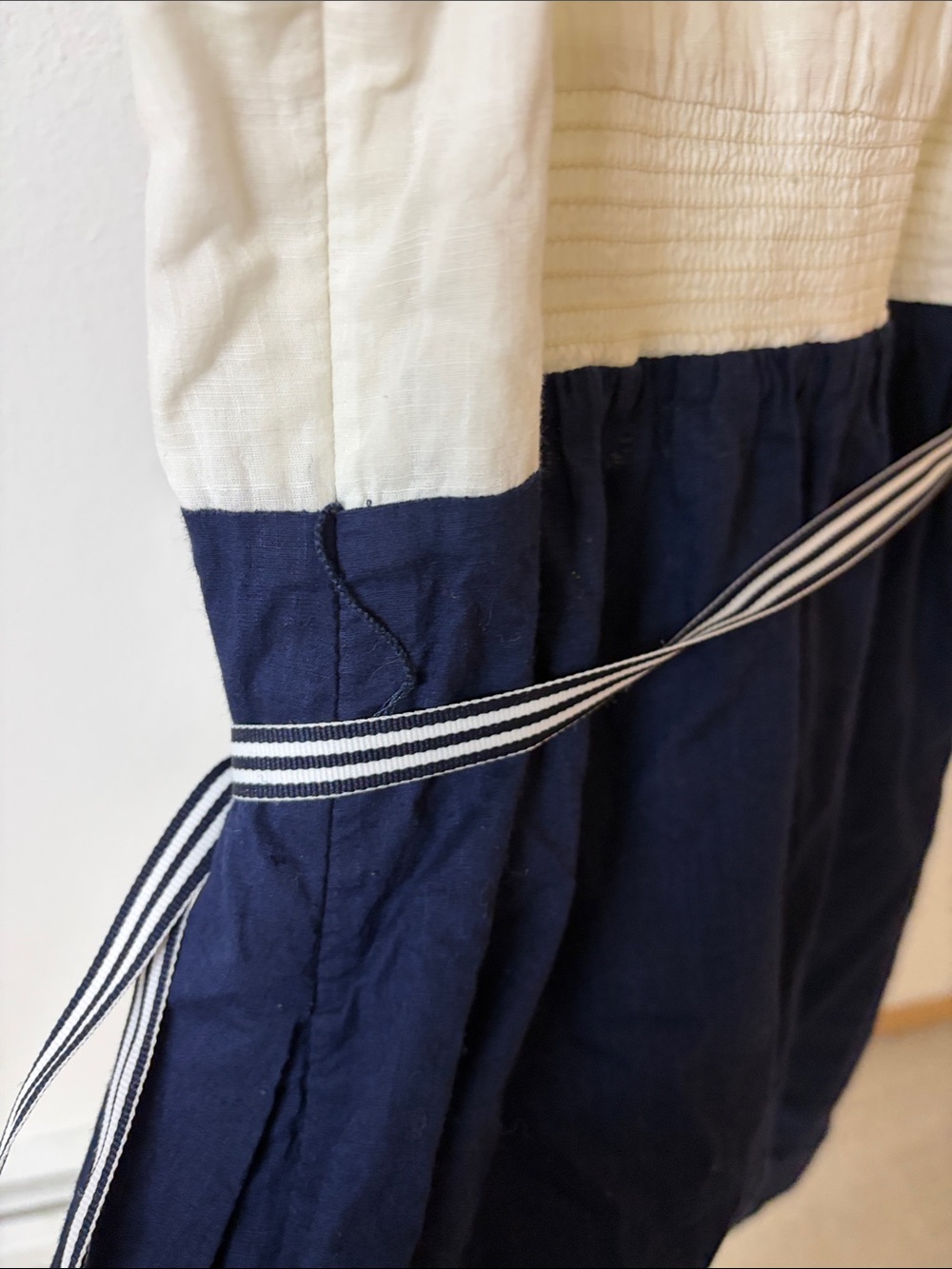 Maeve Sleeveless Two-Tone Cream and Navy Dress with Waist Tie women’s size 4 - Picture 3 of 6